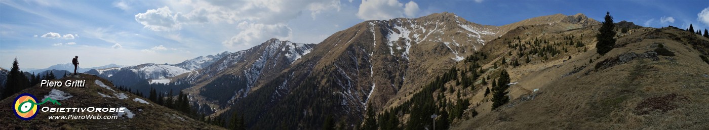 29 Sul sent. 124, con vista verso il Monte Fioraro.jpg